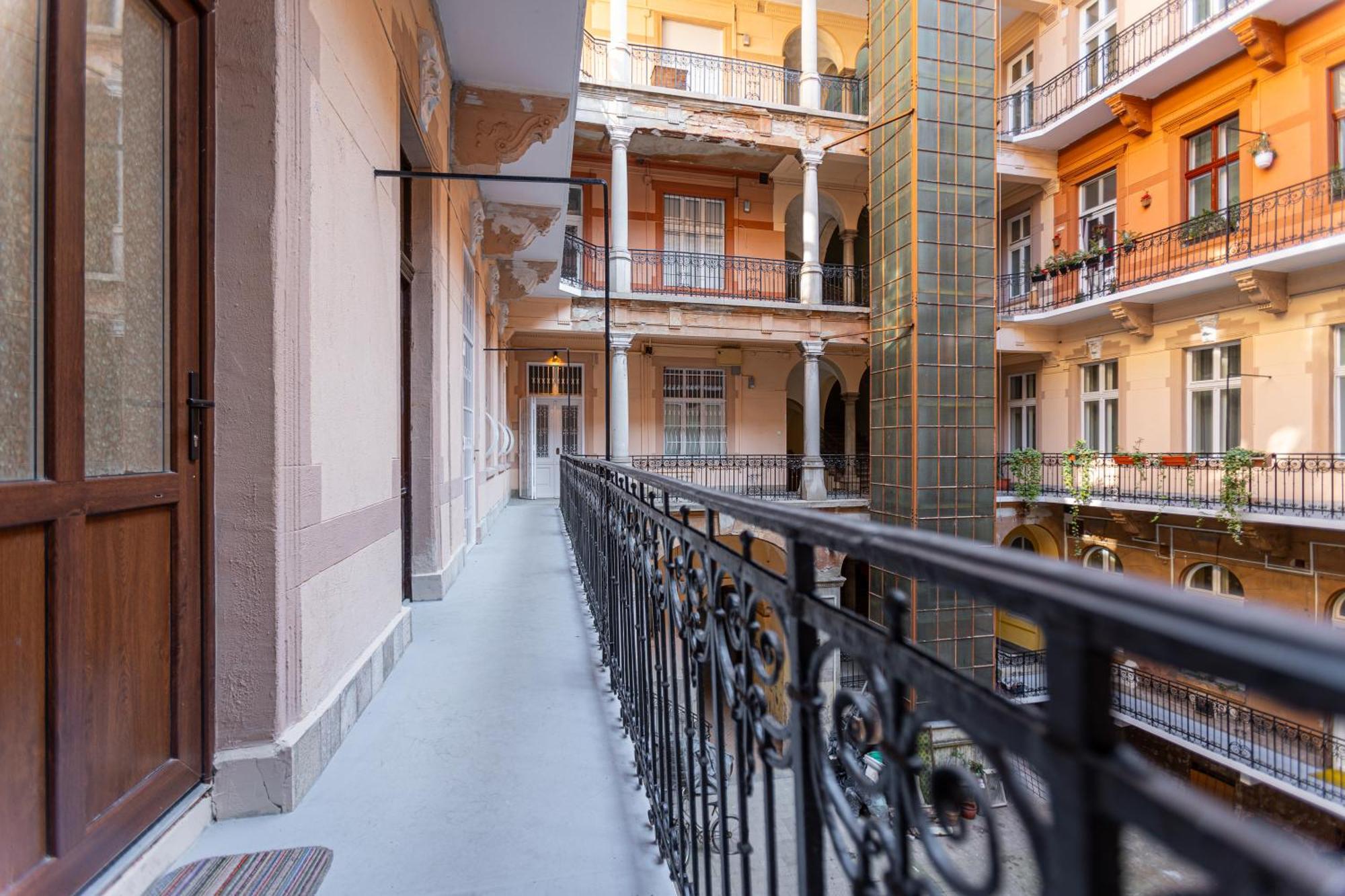 Buda Castle Charming 2 Bedrooms Apartment *